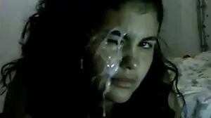 Δύο καυτά μωρά καβαλούν ένα μεγάλο πουλί