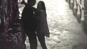 Η όμορφη Έμιλυ αισθάνεται φανταχτερή για πρωκτικό