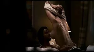 Ο MILF γαμάει αγόρι τη νύχτα των Χριστουγέννων