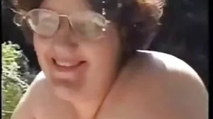 Τα Nubile αναχώματα εξερευνούν τις αισθήσεις τους και τις υγρές κοιλότητες τους
