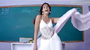 Το Big Booty Beauty Canela Skin πηγαίνει από το Ass στο Mouth :O