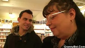 Το Tiny Cheerleader συναντά το μεγάλο μαύρο dong